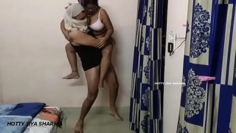 https://www.xxxvideohot.com/video/bf-film-hindi-mein-fucking-desi-indian-porn/